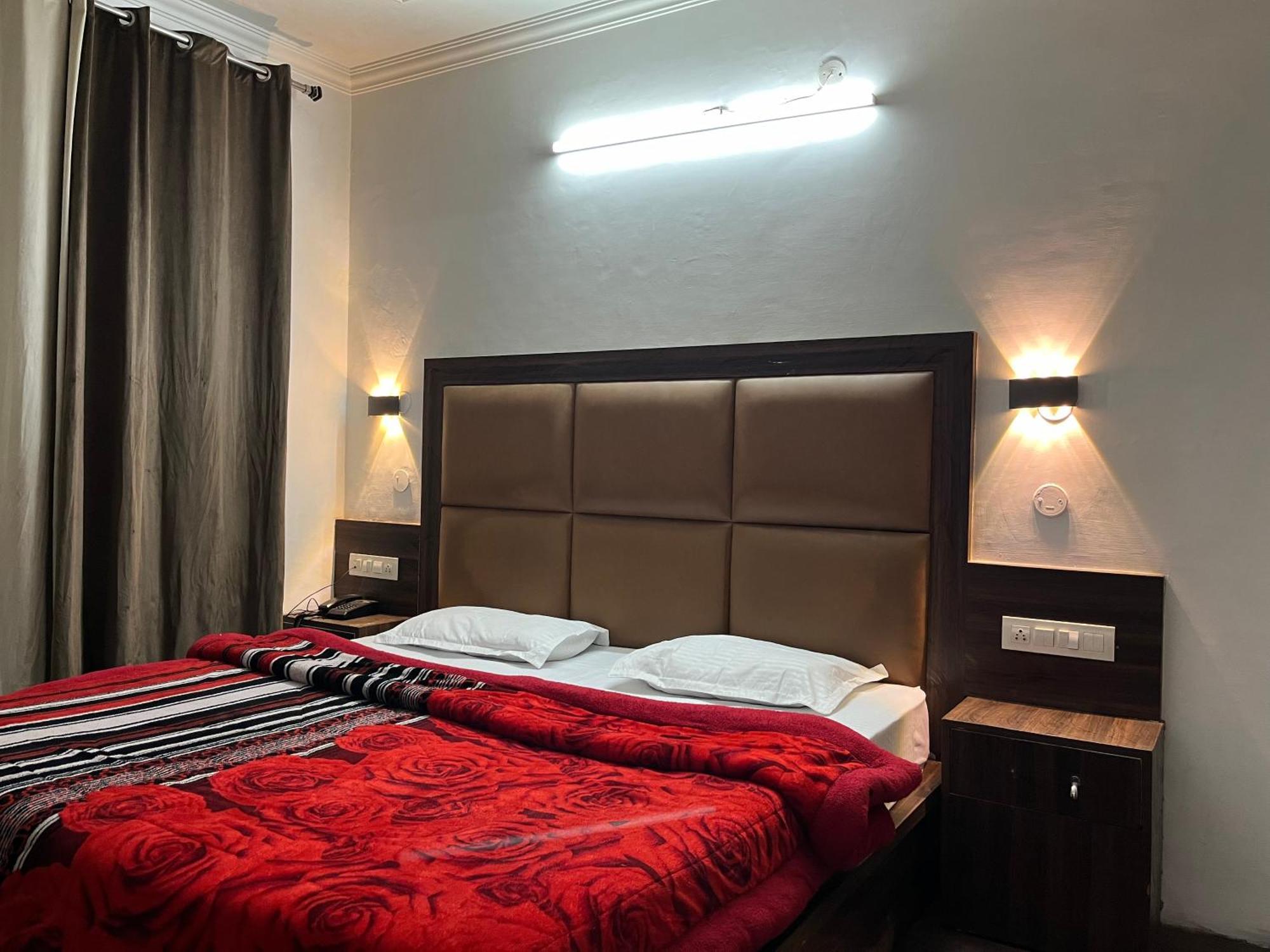 Hotel Premier Mall Road Manali Manāli Exterior foto