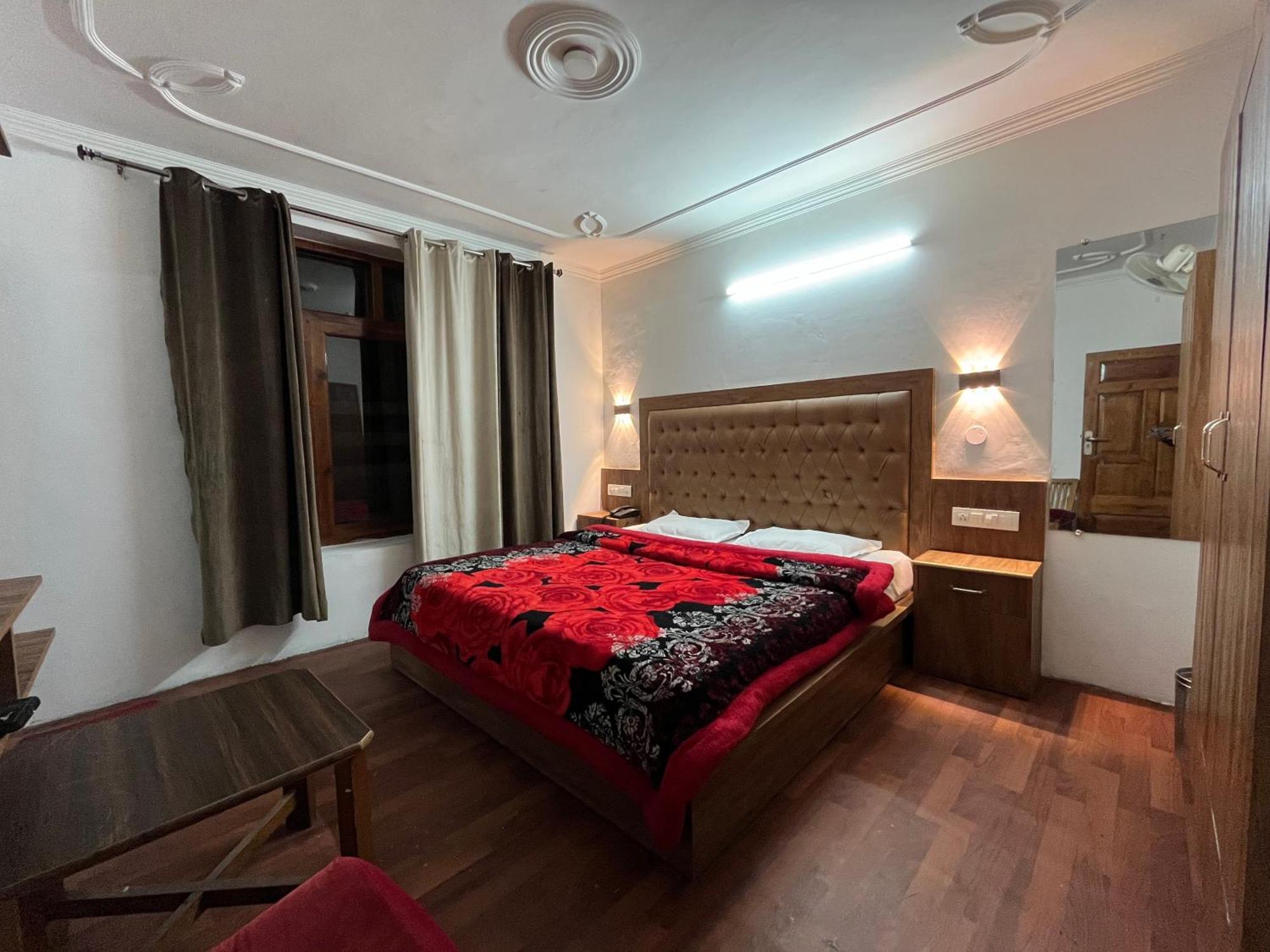 Hotel Premier Mall Road Manali Manāli Exterior foto