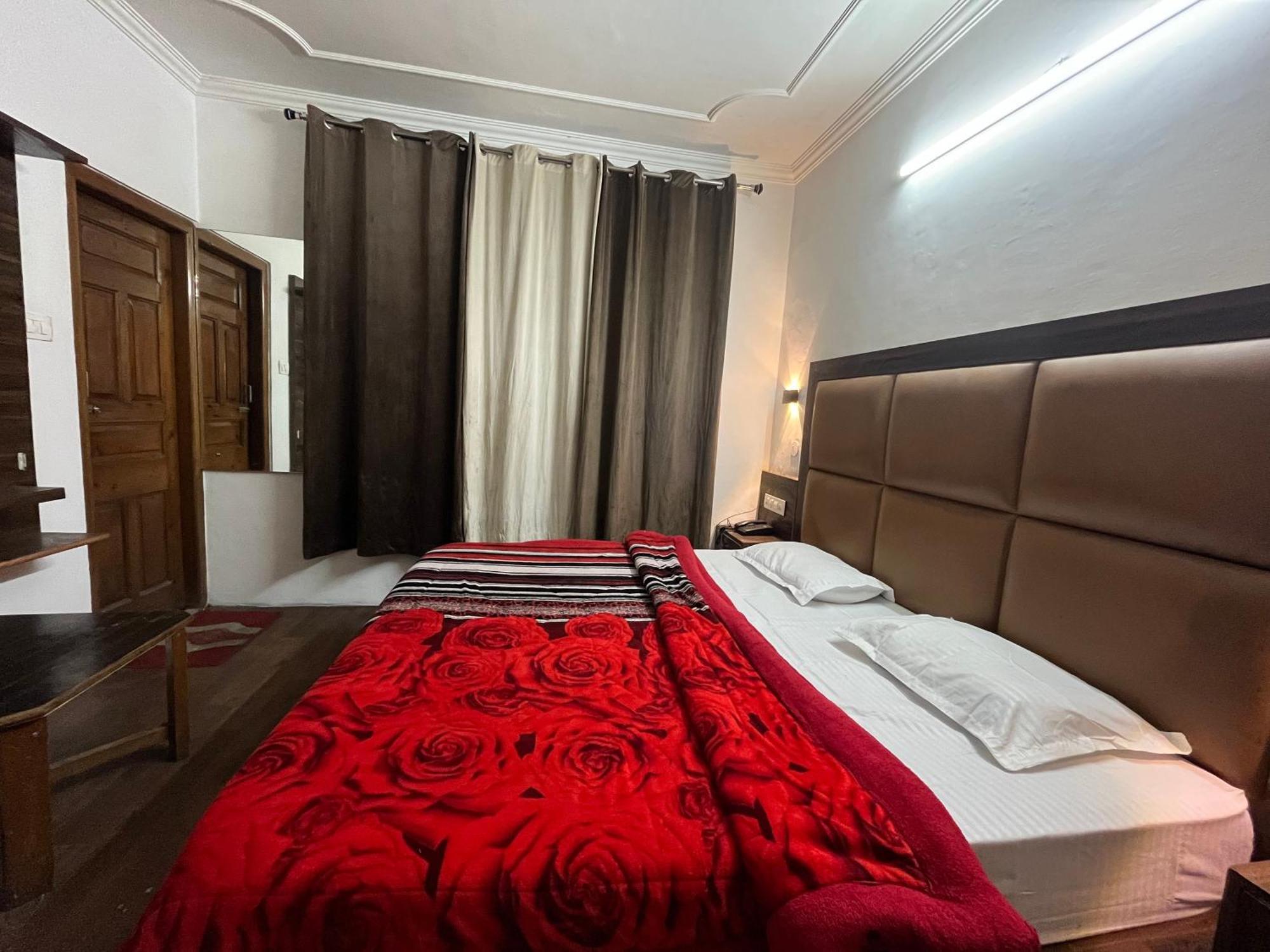 Hotel Premier Mall Road Manali Manāli Exterior foto