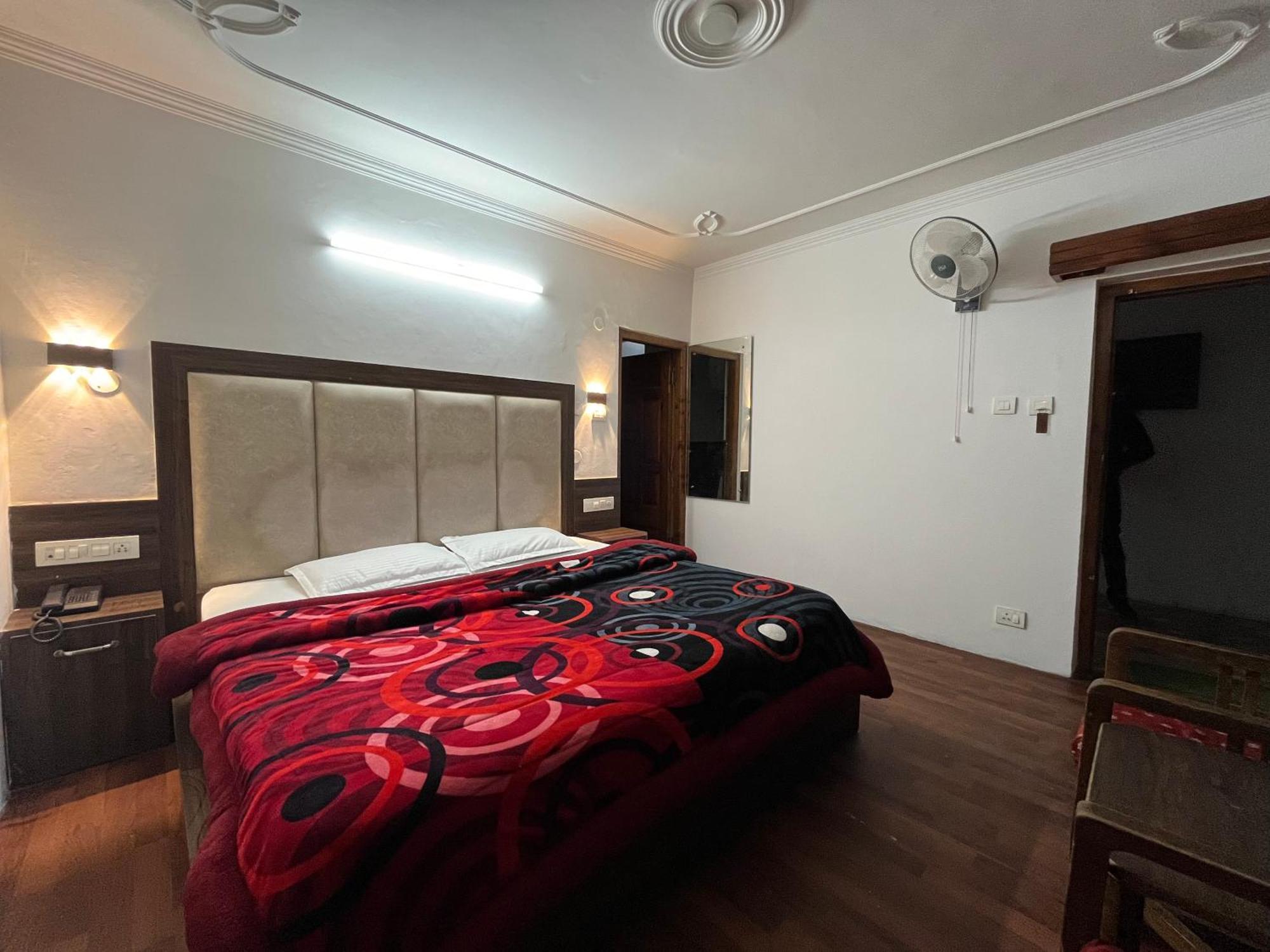 Hotel Premier Mall Road Manali Manāli Exterior foto